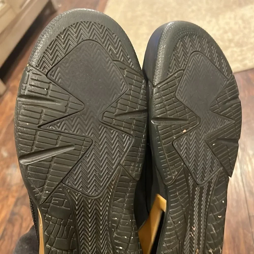 Jordan mars 270‎ size 10.5 black & gold men’s size 10 upper in great shape